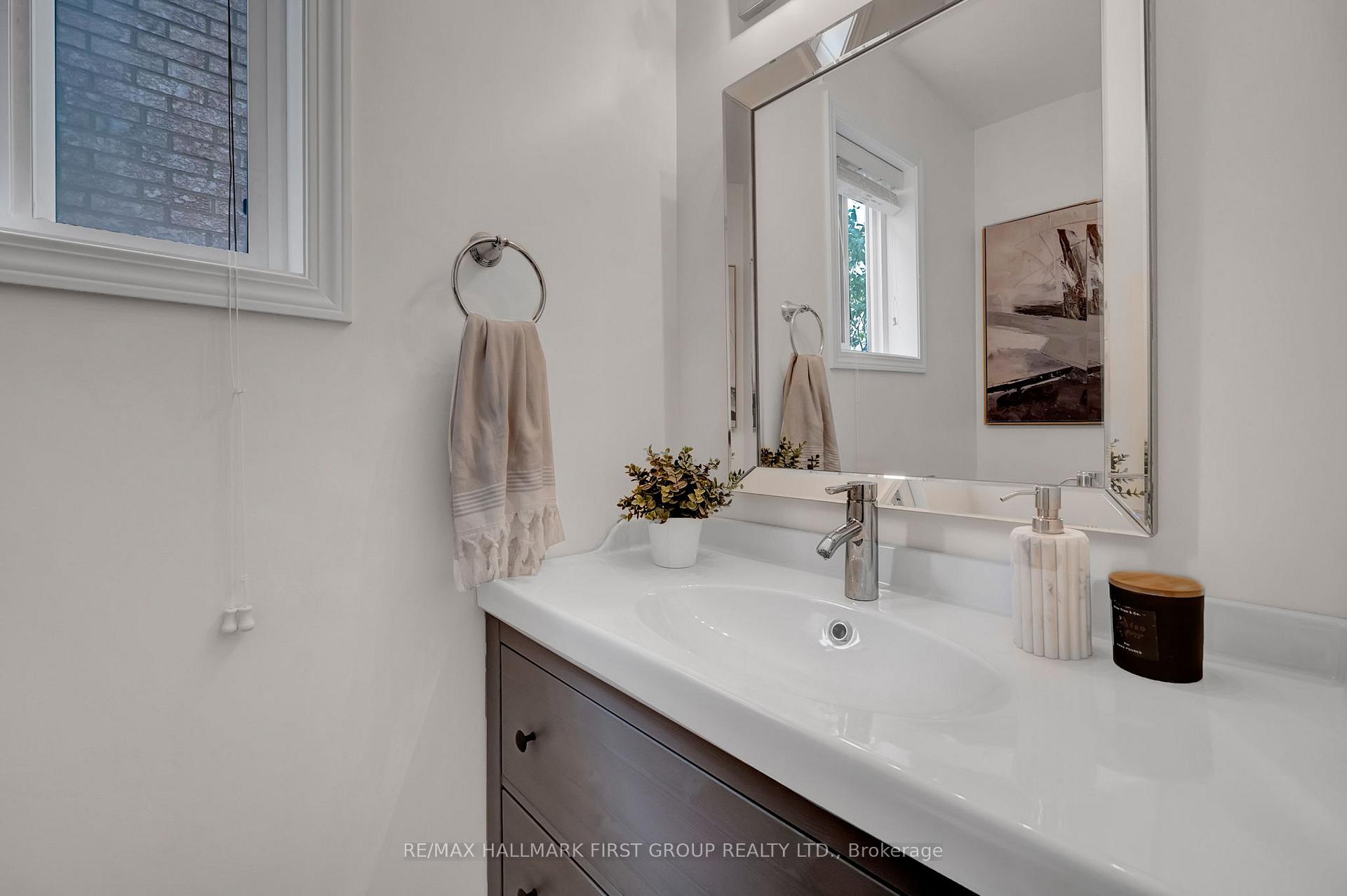 Photo 15 of 122 Buttonshaw Street, Clarington, Bowmanville — HOMEH