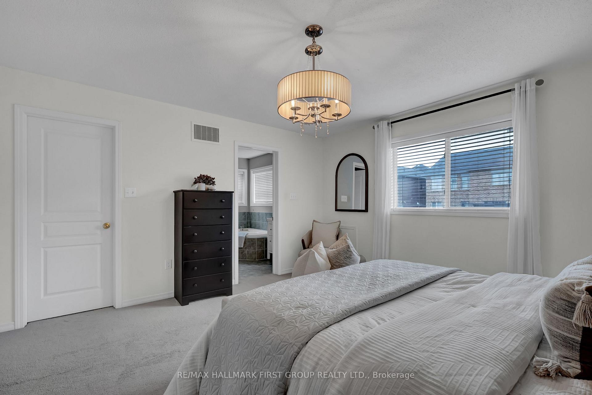 Photo 17 of 122 Buttonshaw Street, Clarington, Bowmanville — HOMEH