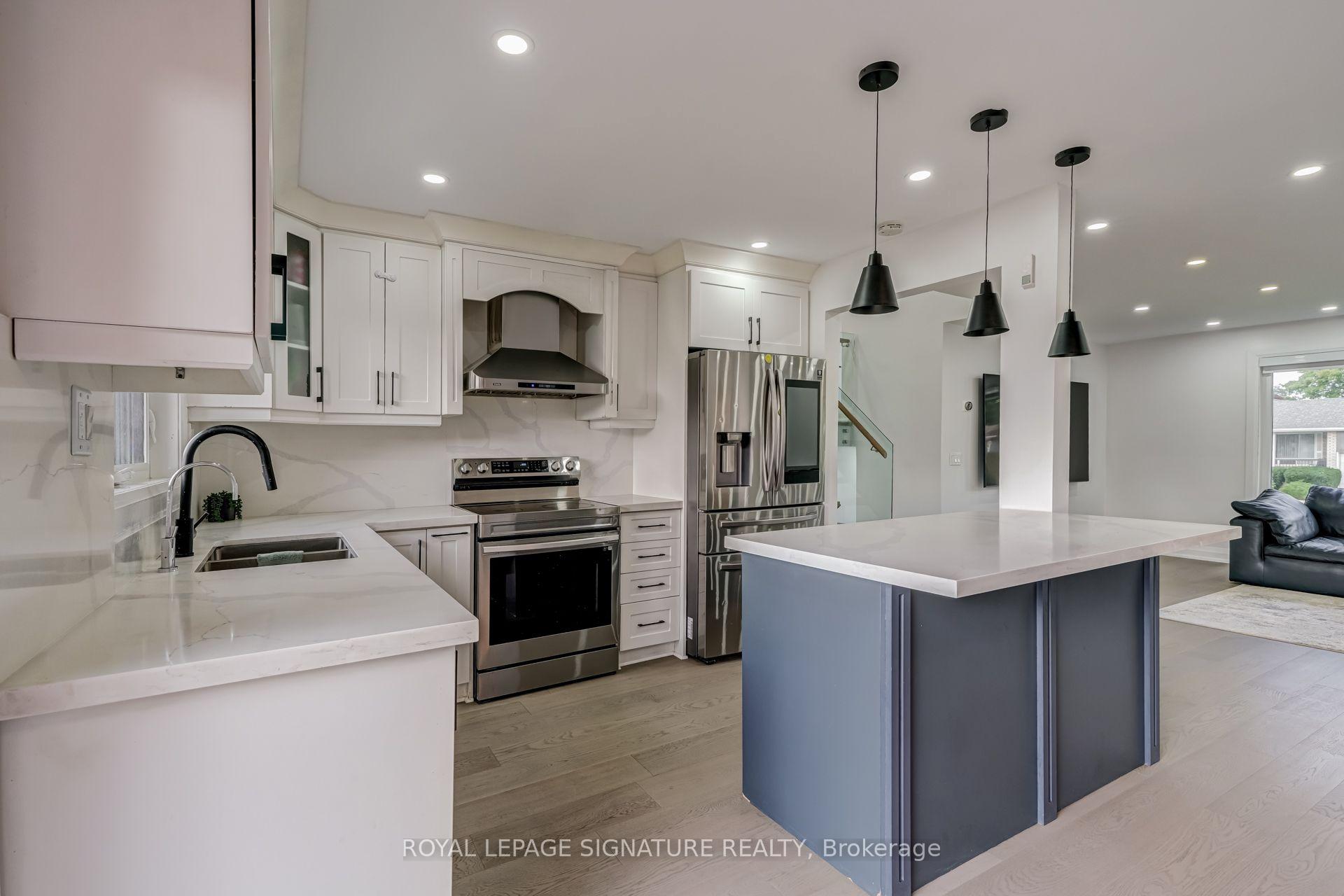 Photo 12 of 68 Stapleton Drive, Etobicoke, Kingsview Village-The Westway — HOMEH