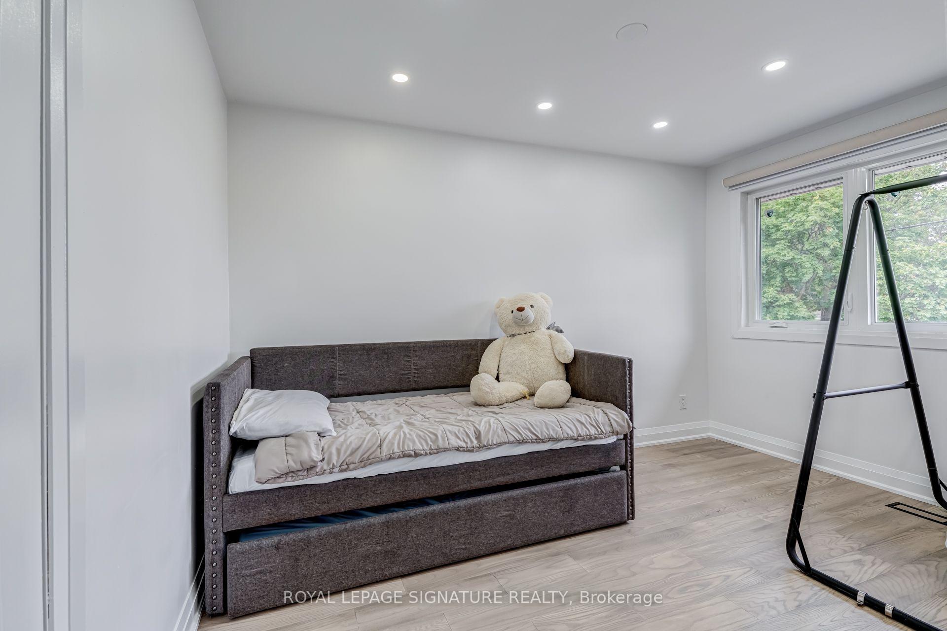 Photo 18 of 68 Stapleton Drive, Etobicoke, Kingsview Village-The Westway — HOMEH