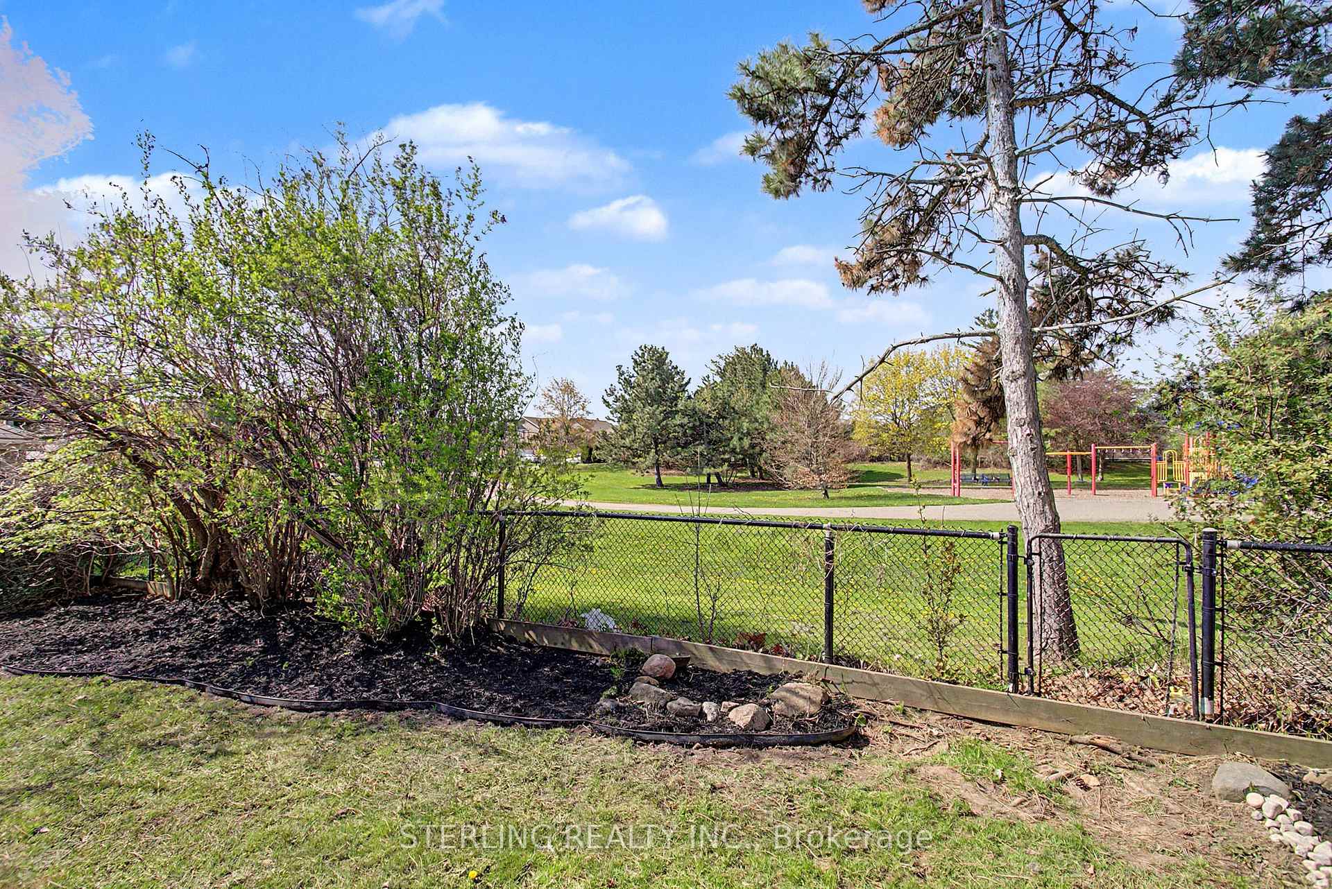 Photo 2 of 72 Sunforest Drive, Brampton, Heart Lake West — HOMEH