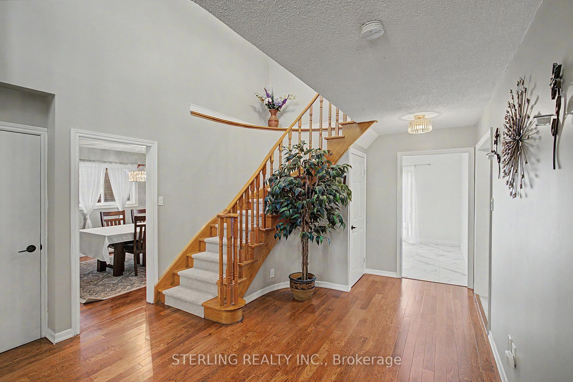 Photo 10 of 72 Sunforest Drive, Brampton, Heart Lake West — HOMEH