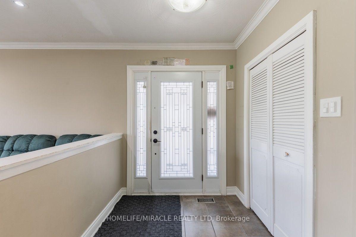 Photo 4 of 20 Mayhill Crescent, Scarborough, Woburn — HOMEH