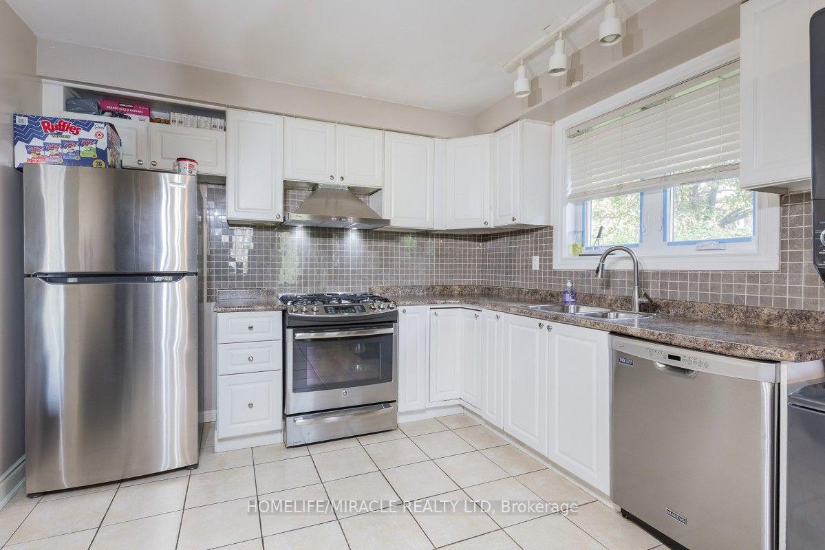 Photo 10 of 20 Mayhill Crescent, Scarborough, Woburn — HOMEH