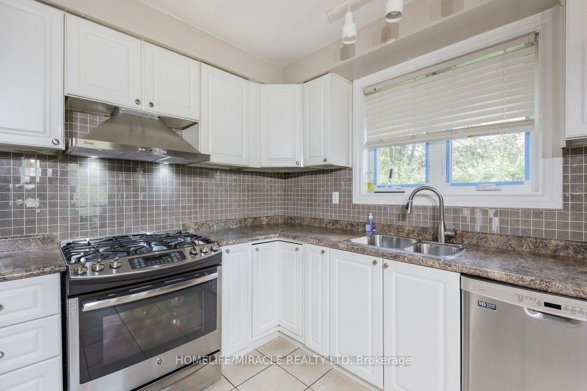 Photo 11 of 20 Mayhill Crescent, Scarborough, Woburn — HOMEH