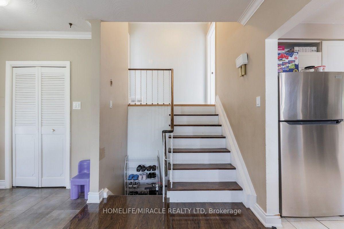 Photo 13 of 20 Mayhill Crescent, Scarborough, Woburn — HOMEH