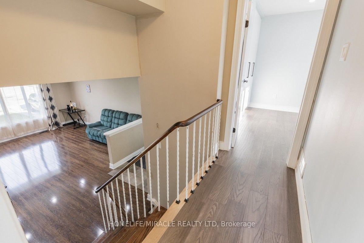 Photo 14 of 20 Mayhill Crescent, Scarborough, Woburn — HOMEH