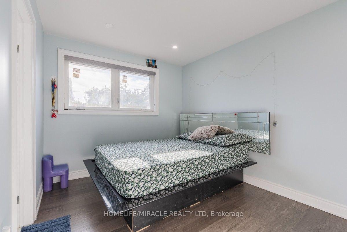 Photo 15 of 20 Mayhill Crescent, Scarborough, Woburn — HOMEH