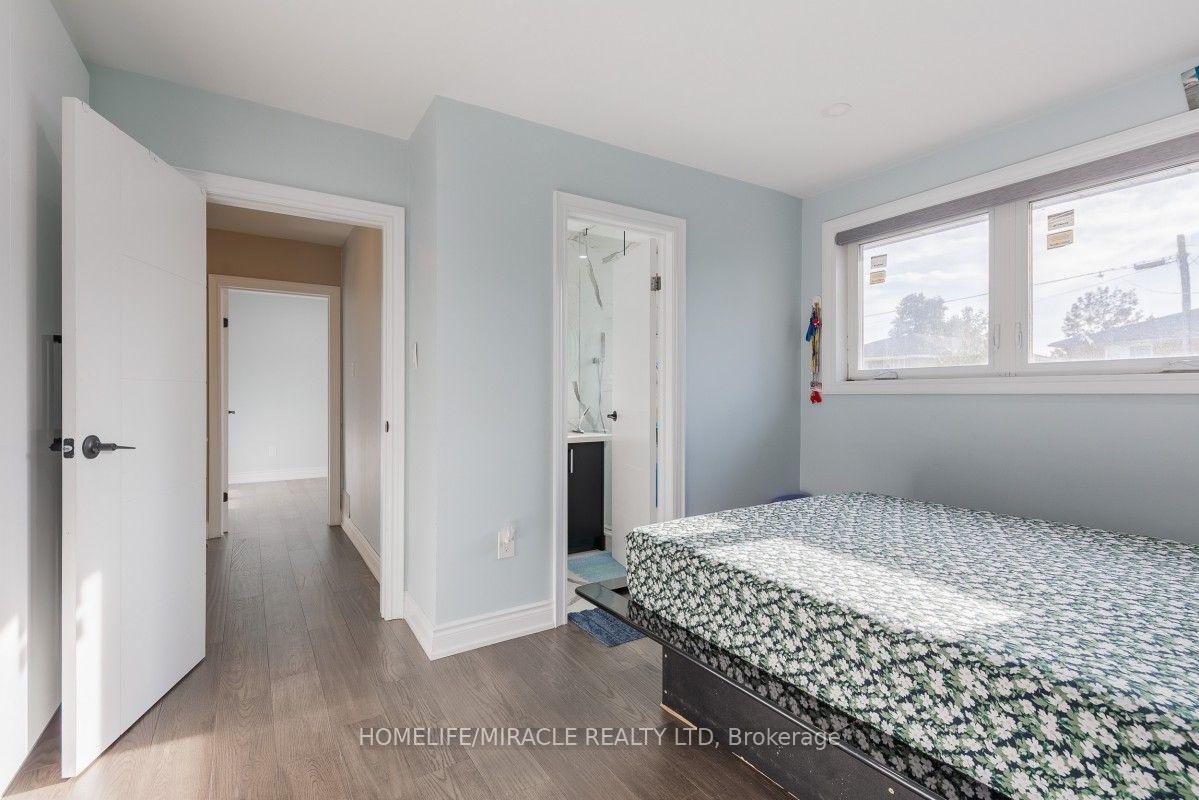 Photo 16 of 20 Mayhill Crescent, Scarborough, Woburn — HOMEH
