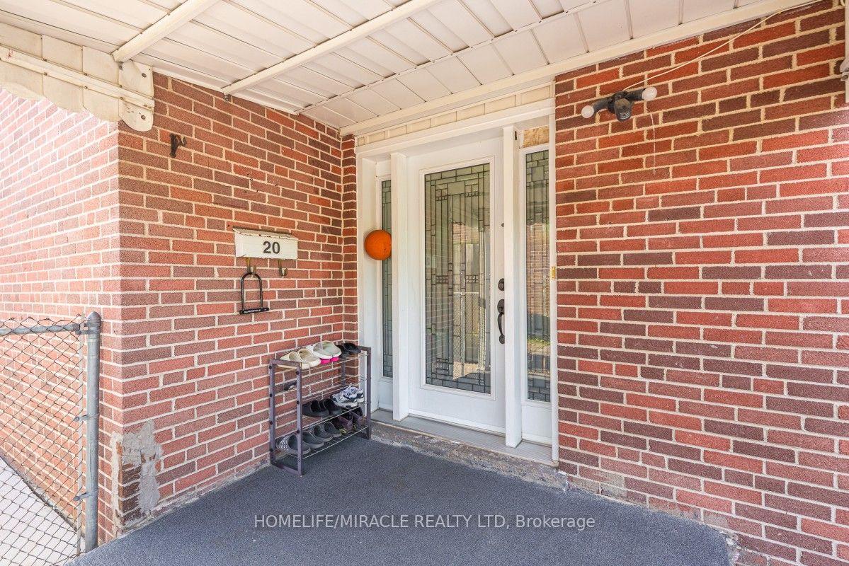 Photo 24 of 20 Mayhill Crescent, Scarborough, Woburn — HOMEH