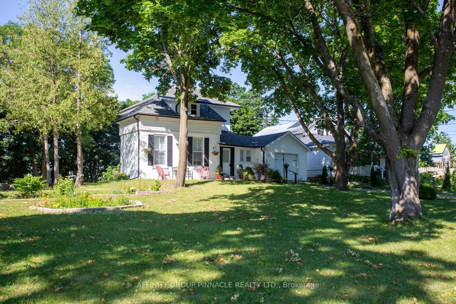 Photo 4 of 17 Dodd Street, Kawartha Lakes, Fenelon Falls — HOMEH