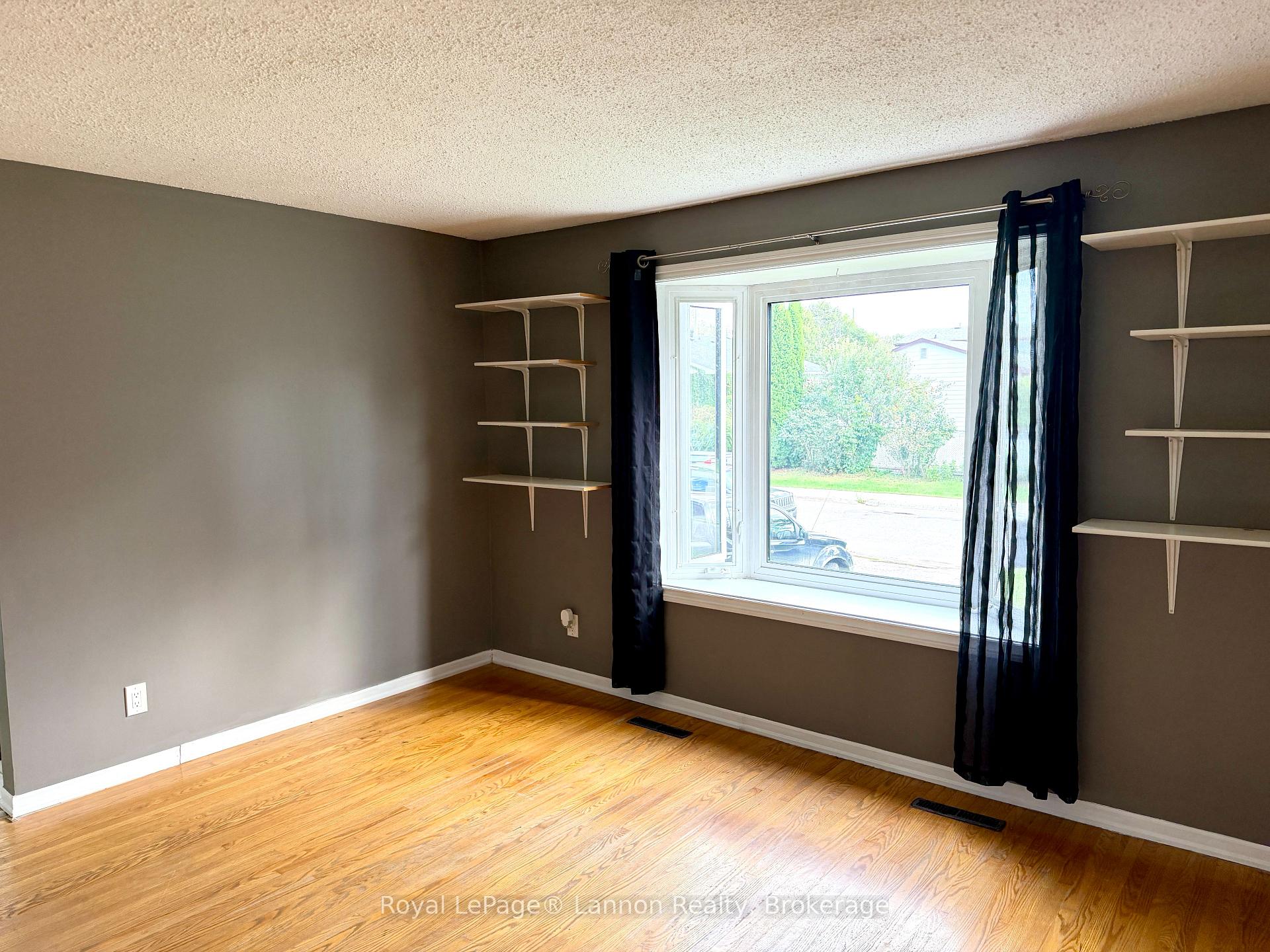 Photo 2 of 129 Sherbrooke Street, Thunder Bay, Northwood Park — HOMEH
