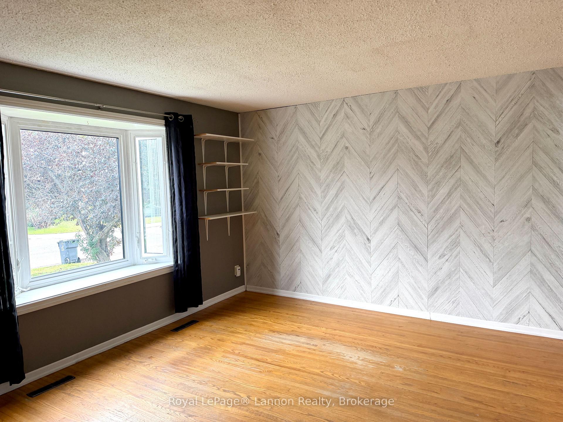 Photo 3 of 129 Sherbrooke Street, Thunder Bay, Northwood Park — HOMEH