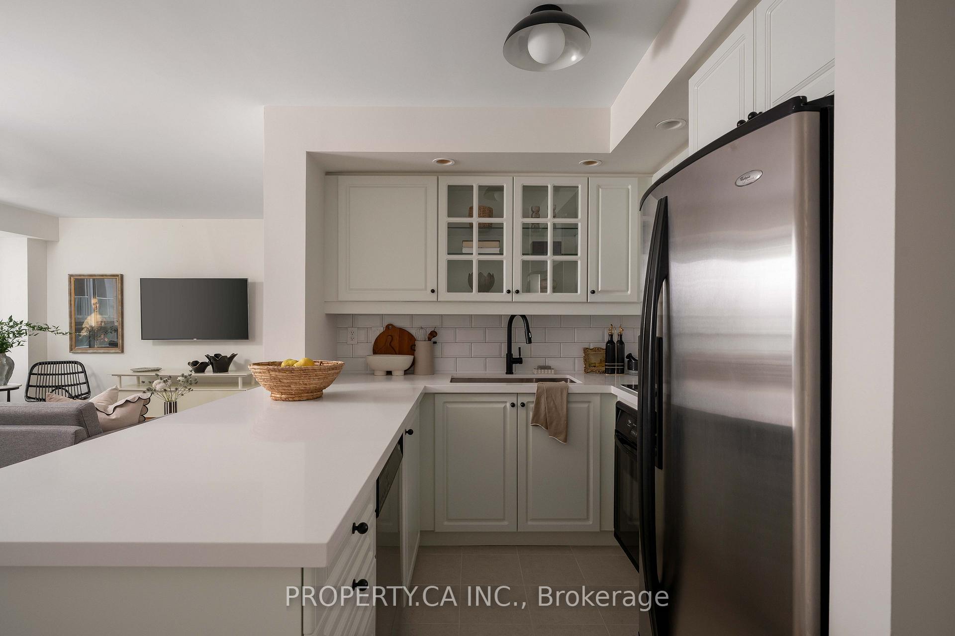 Photo 2 of Unit #919, 140 Simcoe Street, Toronto, Waterfront Communities — HOMEH