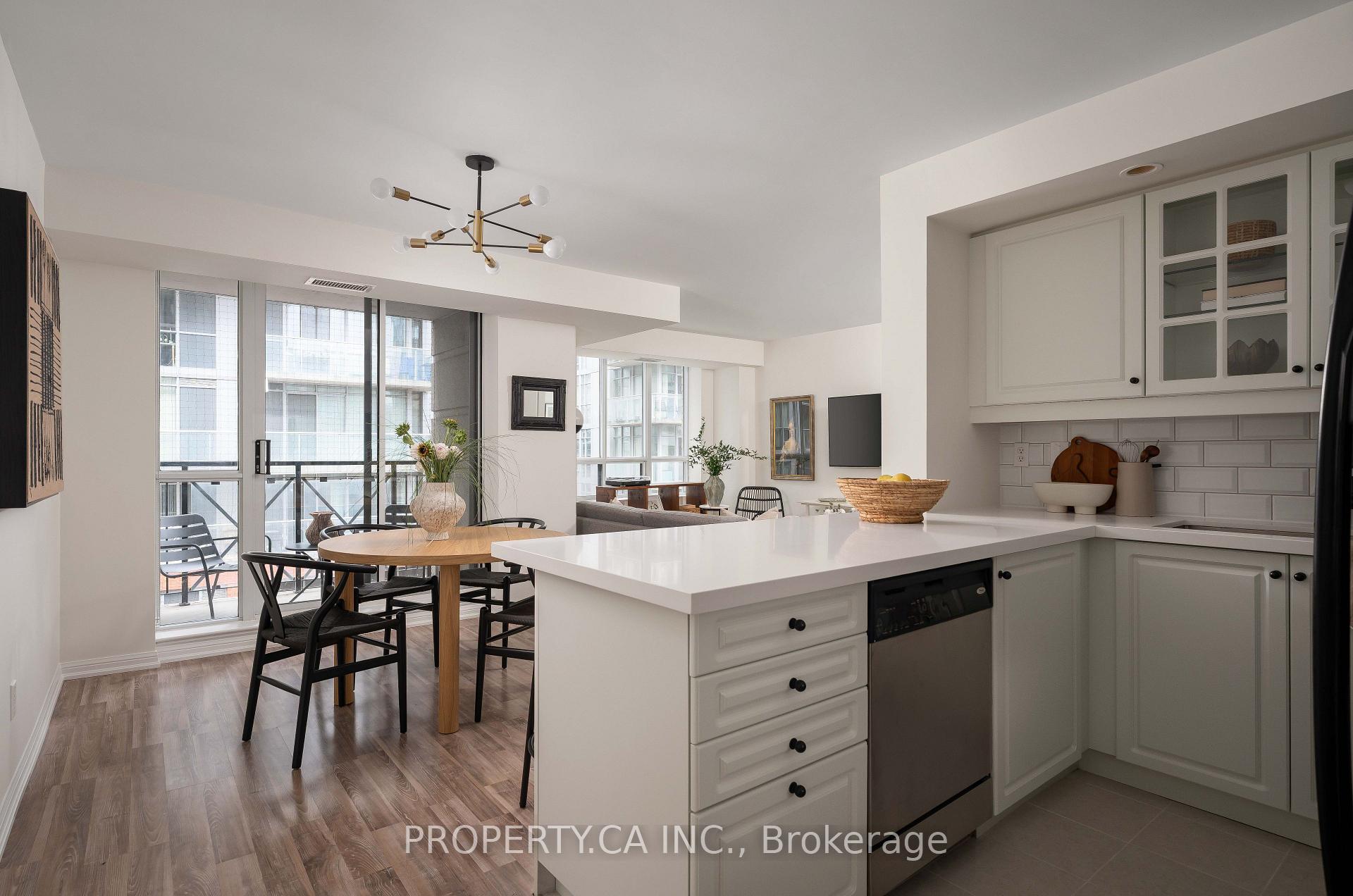 Photo 5 of Unit #919, 140 Simcoe Street, Toronto, Waterfront Communities — HOMEH
