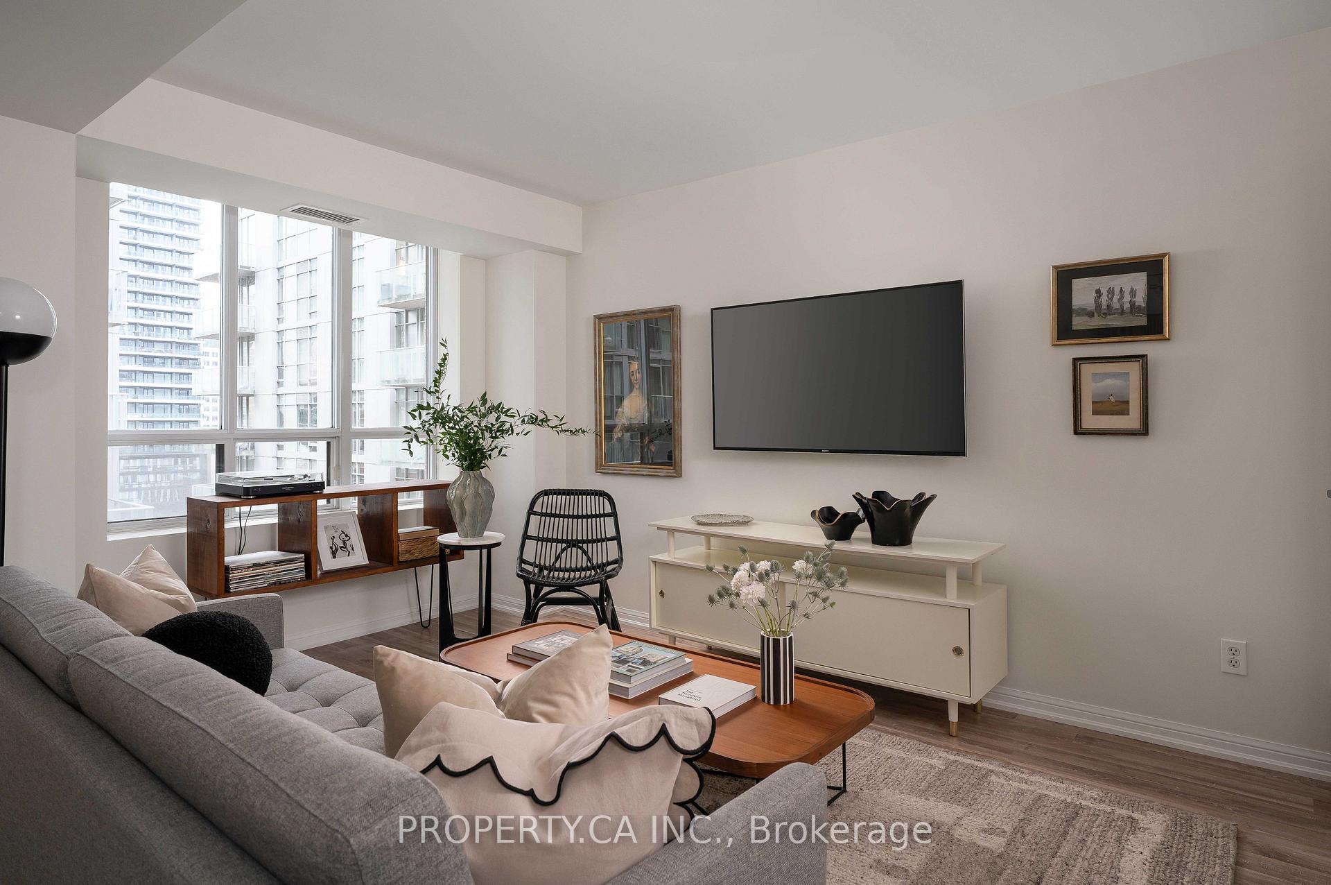 Photo 6 of Unit #919, 140 Simcoe Street, Toronto, Waterfront Communities — HOMEH