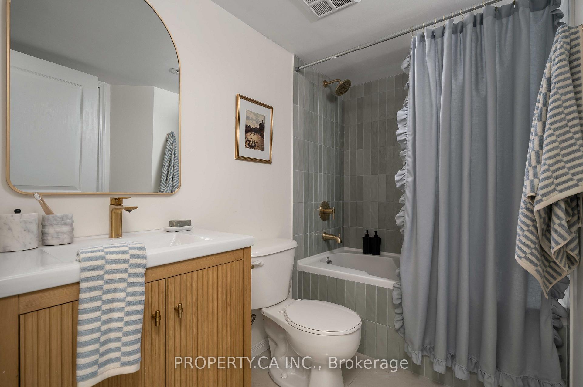 Photo 11 of Unit #919, 140 Simcoe Street, Toronto, Waterfront Communities — HOMEH