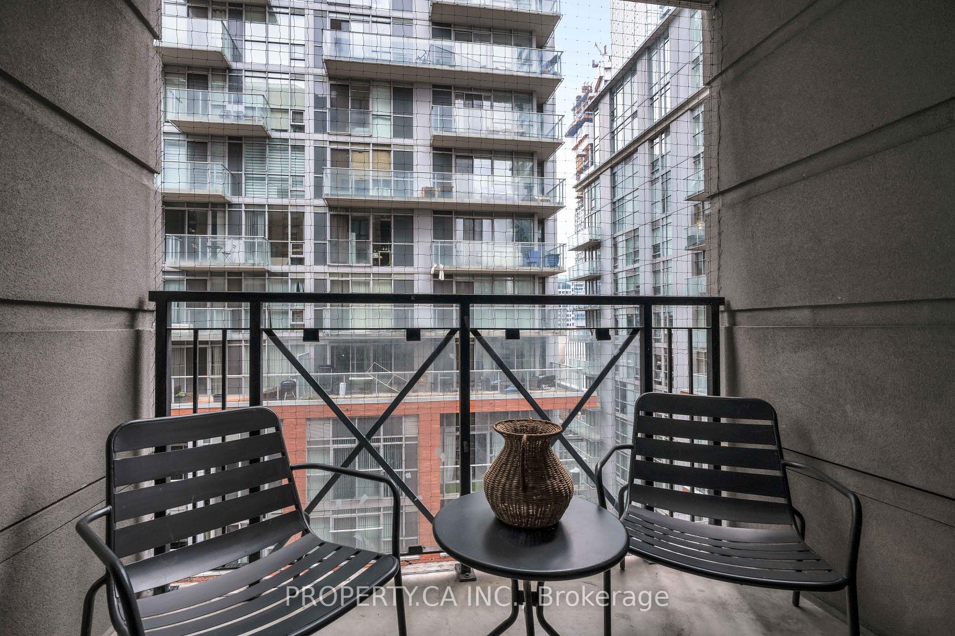 Photo 16 of Unit #919, 140 Simcoe Street, Toronto, Waterfront Communities — HOMEH