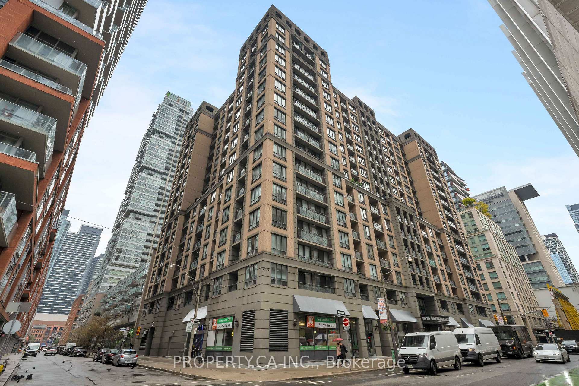 Photo 17 of Unit #919, 140 Simcoe Street, Toronto, Waterfront Communities — HOMEH