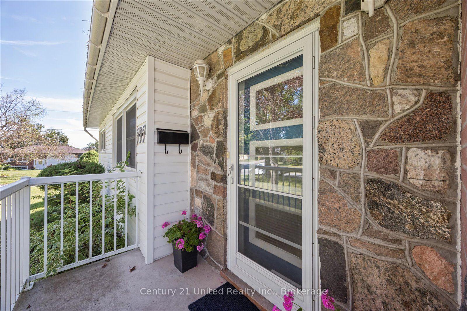 Photo 6 of 797 Valleyview Drive, Peterborough, Monaghan Ward 2 — HOMEH