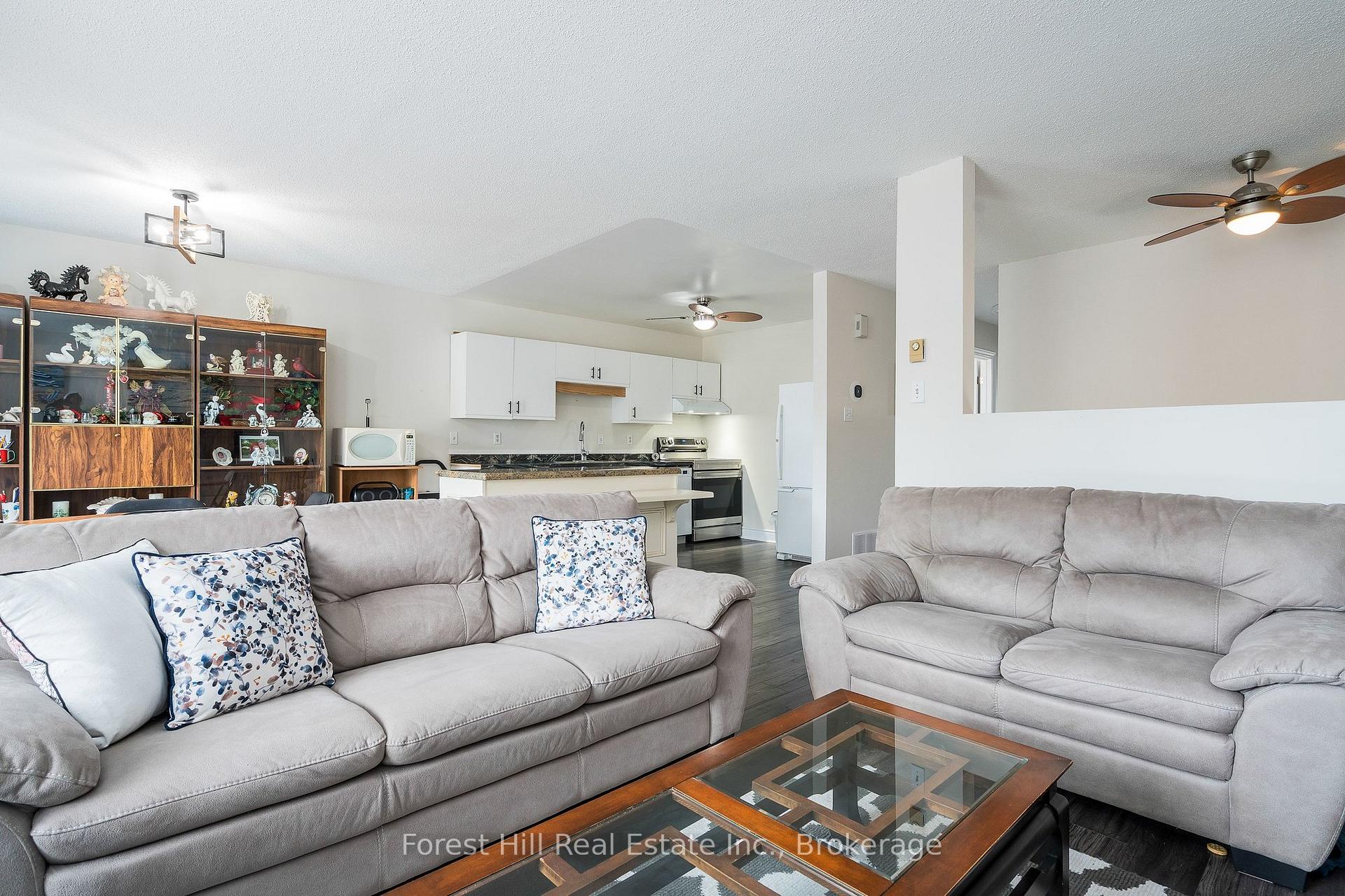 Photo 4 of 29 Dillon Drive, Collingwood — HOMEH