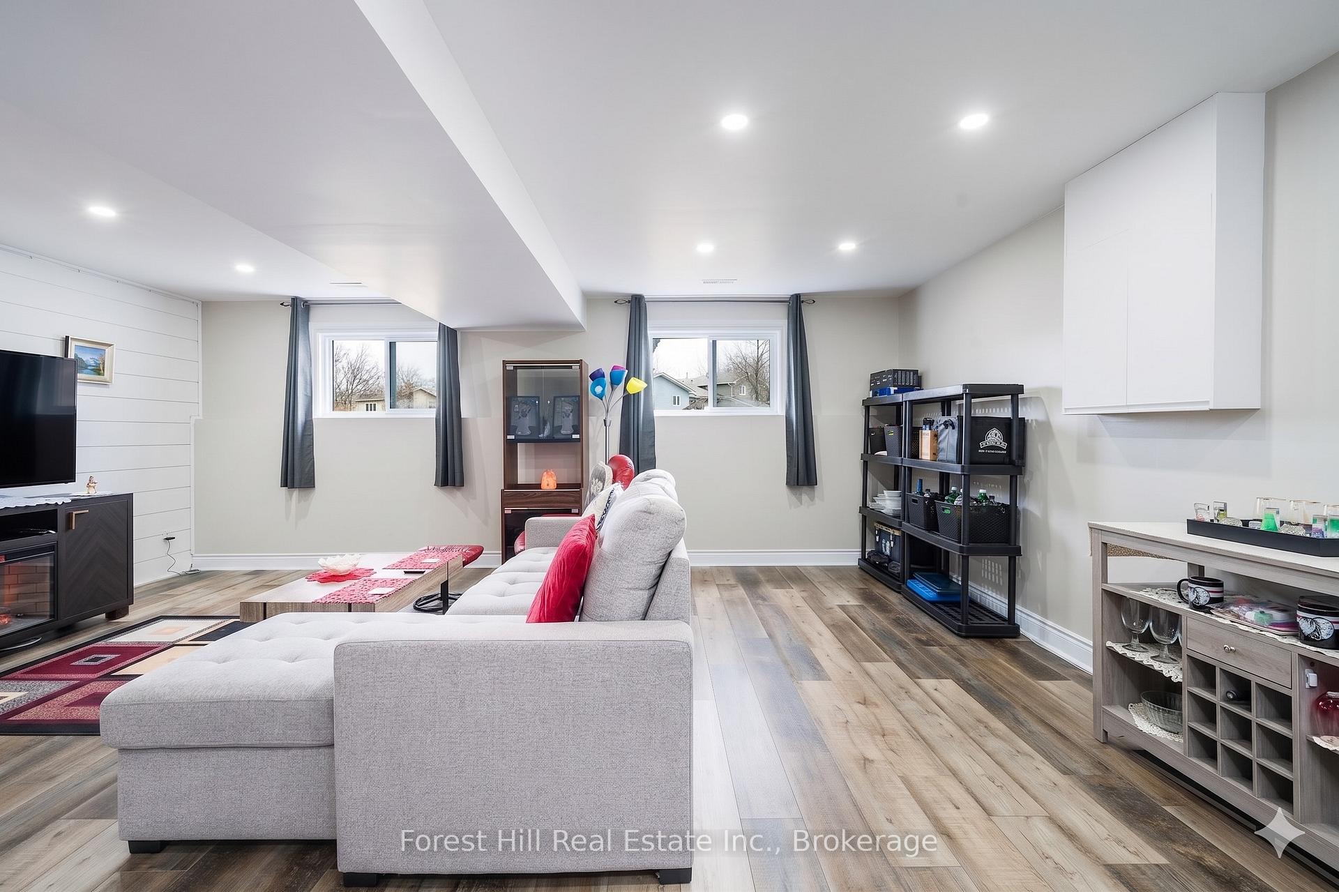 Photo 19 of 29 Dillon Drive, Collingwood — HOMEH