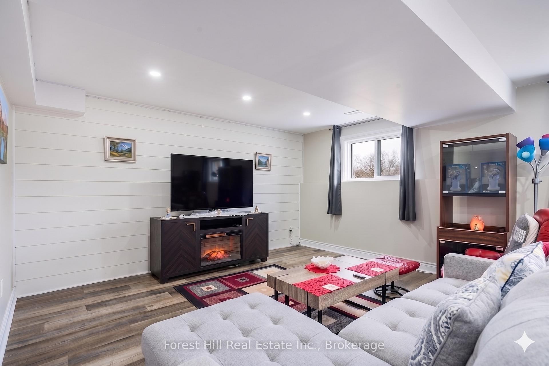 Photo 20 of 29 Dillon Drive, Collingwood — HOMEH