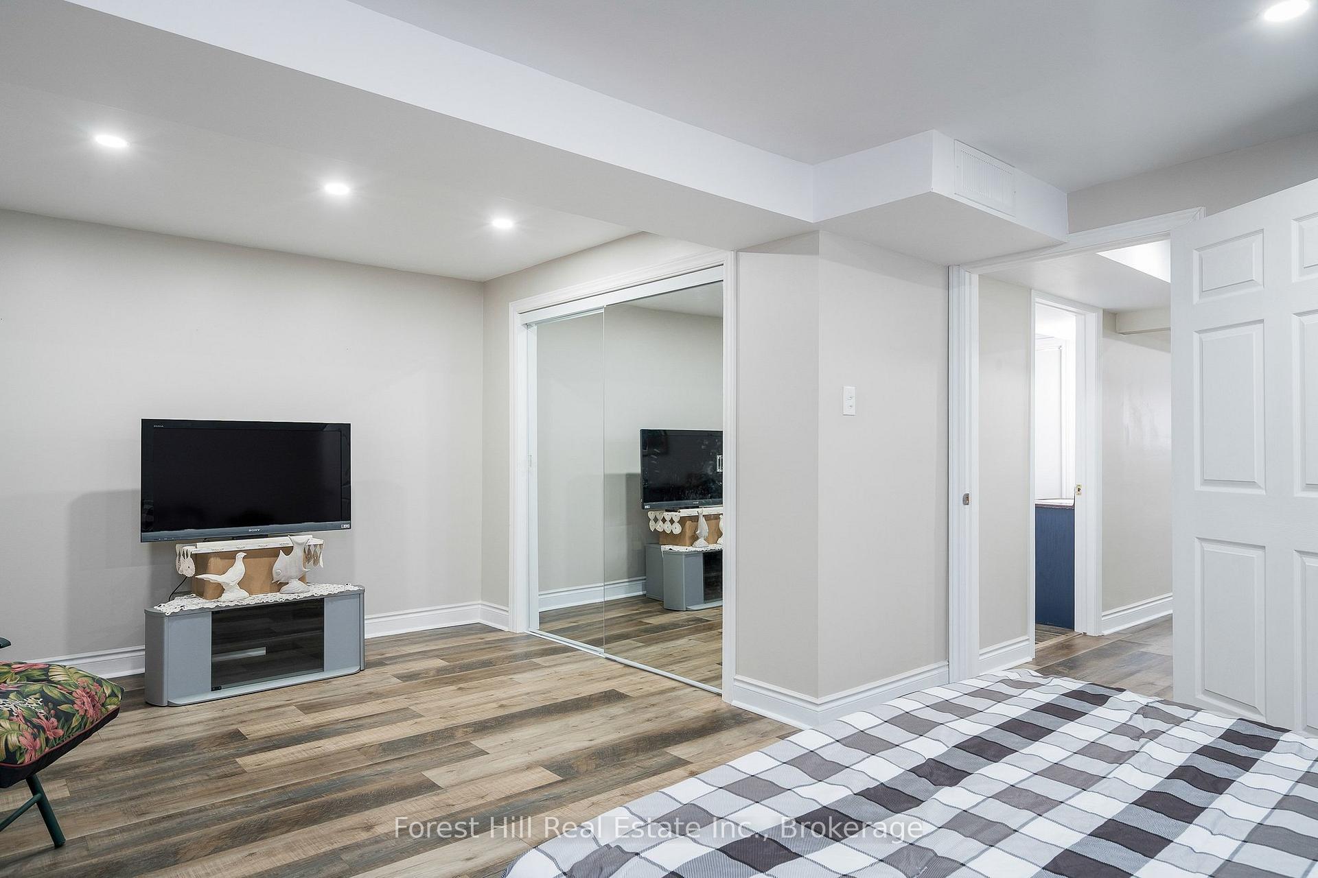 Photo 25 of 29 Dillon Drive, Collingwood — HOMEH
