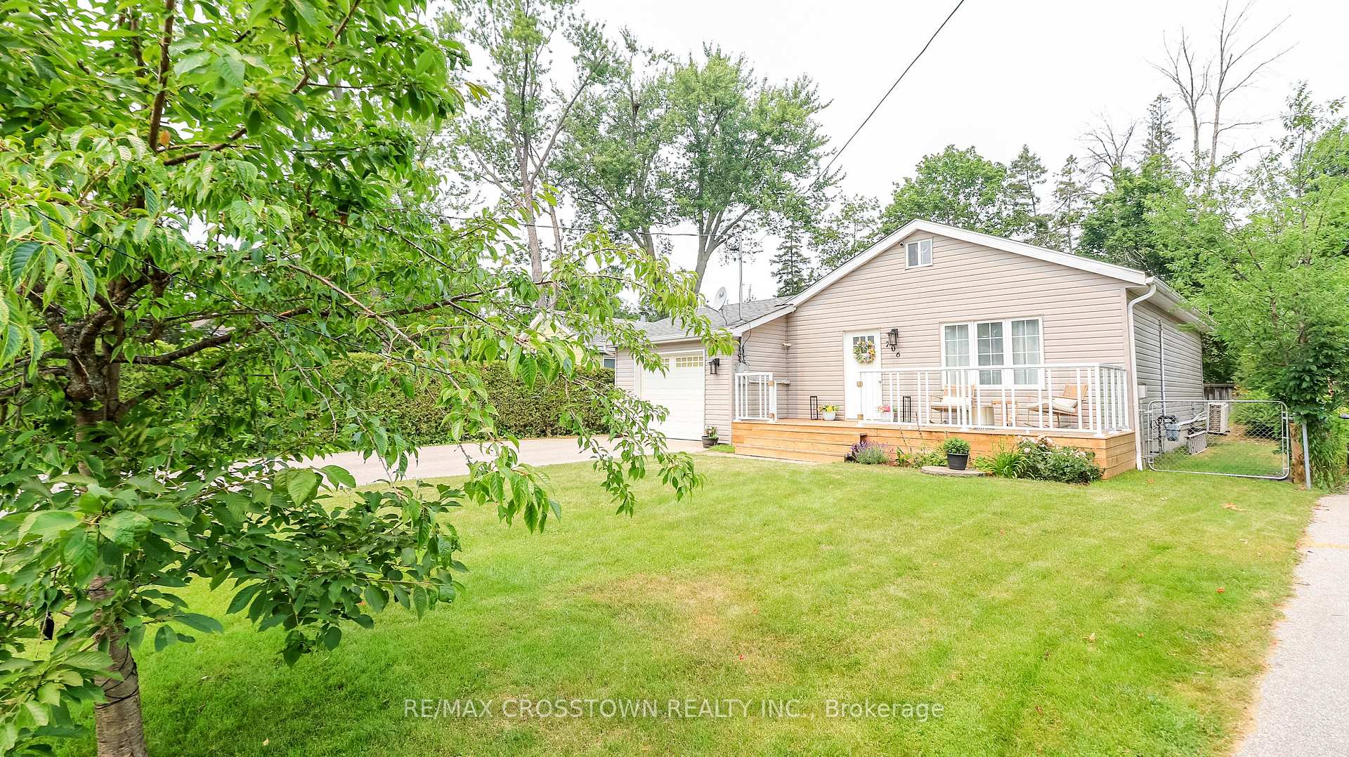 Photo 2 of 706 Reid Street, Innisfil, Alcona — HOMEH