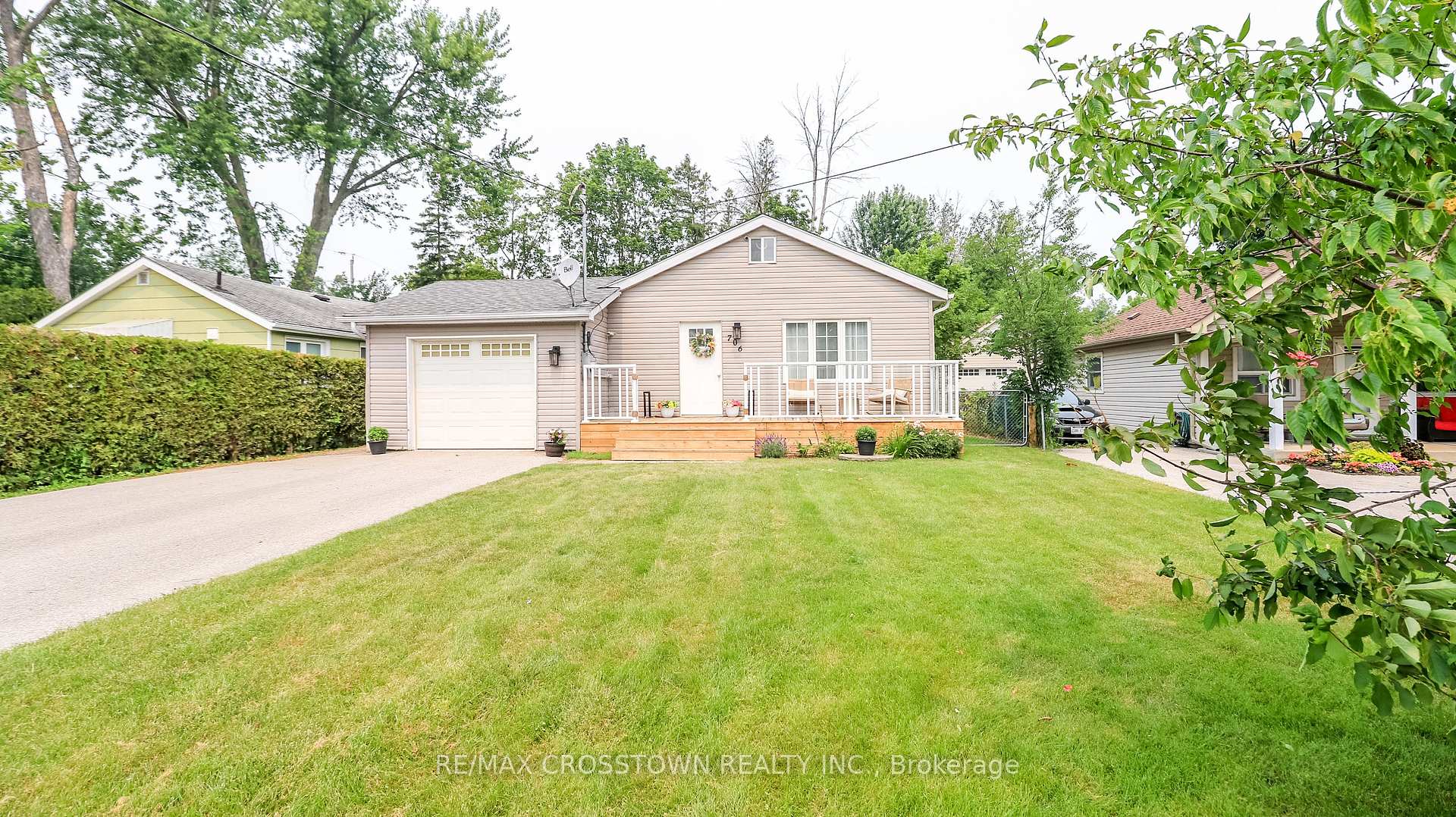 Photo 3 of 706 Reid Street, Innisfil, Alcona — HOMEH