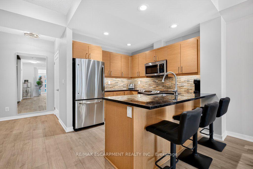 Photo 10 of Unit 612, 551 Maple Avenue, Burlington, Brant — HOMEH
