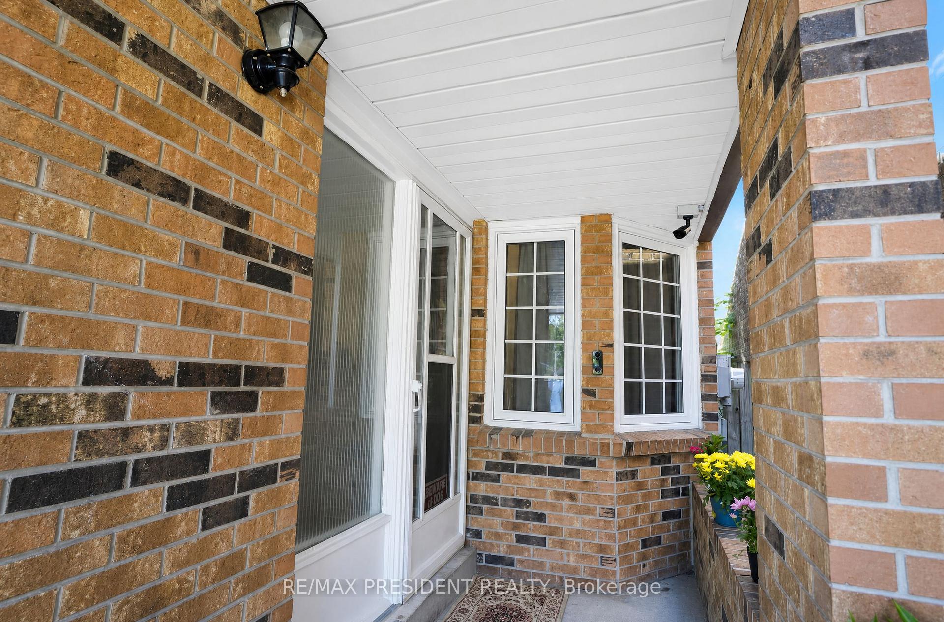 Photo 3 of 29 Norbrook Crescent, Etobicoke, West Humber-Clairville — HOMEH