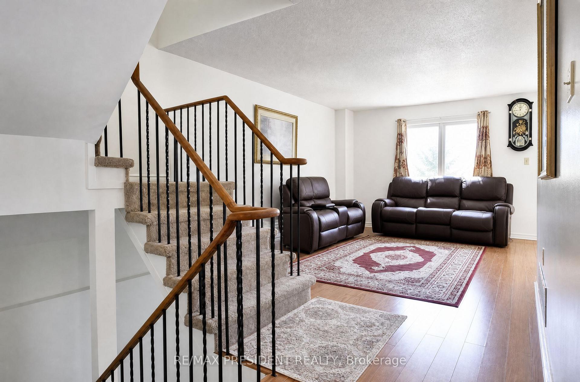 Photo 4 of 29 Norbrook Crescent, Etobicoke, West Humber-Clairville — HOMEH