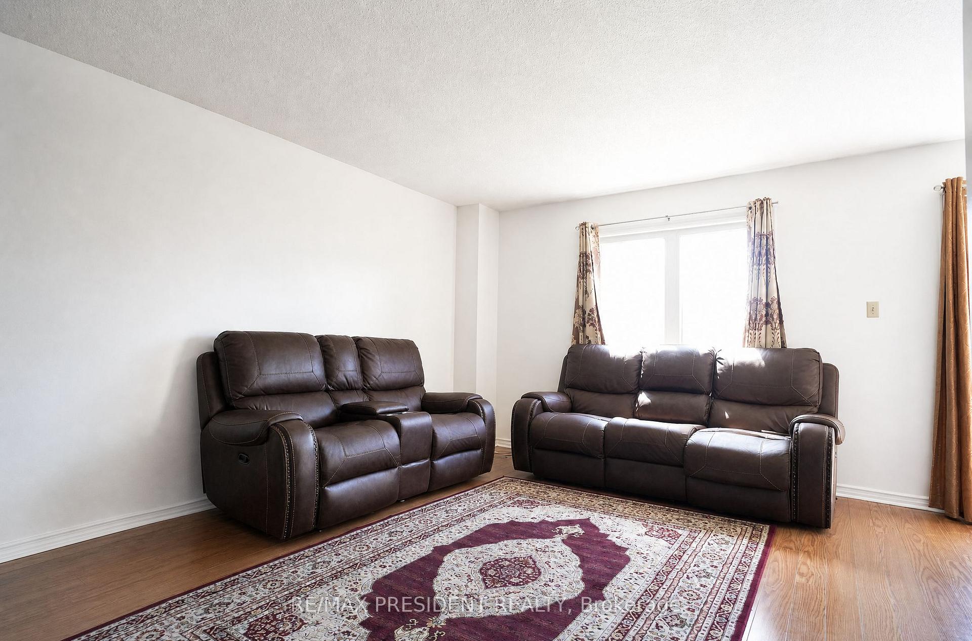 Photo 5 of 29 Norbrook Crescent, Etobicoke, West Humber-Clairville — HOMEH