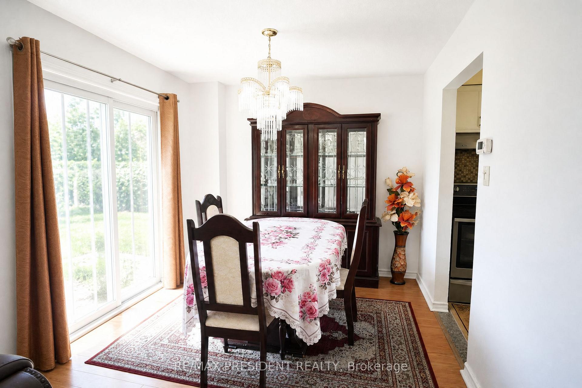 Photo 10 of 29 Norbrook Crescent, Etobicoke, West Humber-Clairville — HOMEH