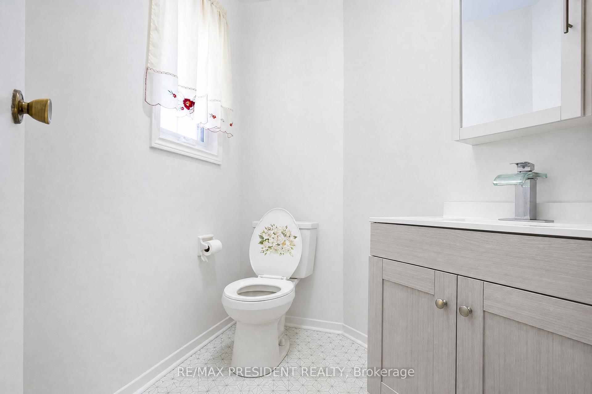 Photo 11 of 29 Norbrook Crescent, Etobicoke, West Humber-Clairville — HOMEH