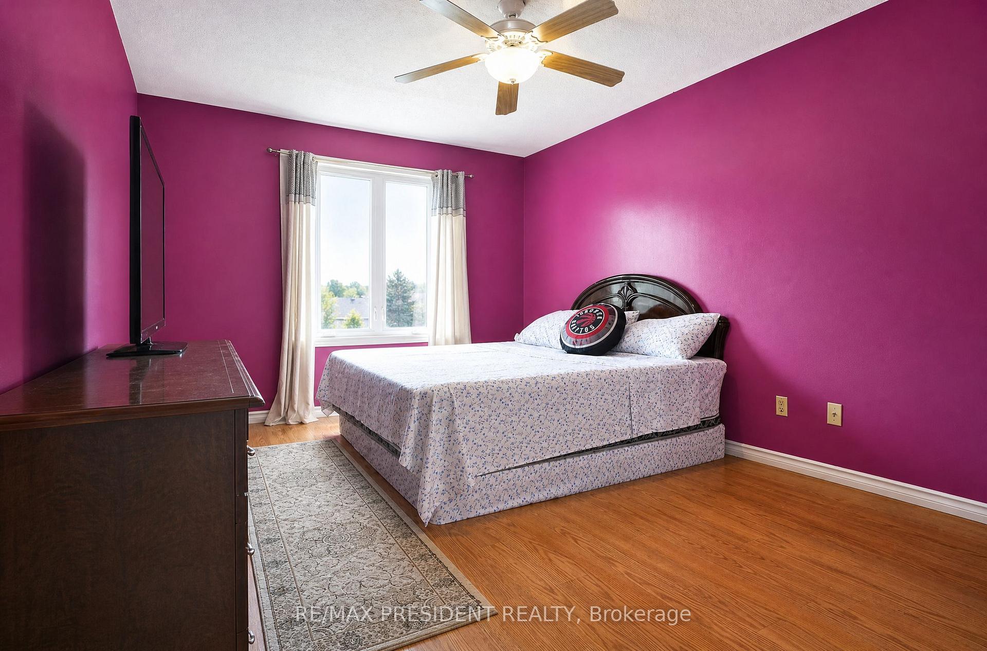Photo 17 of 29 Norbrook Crescent, Etobicoke, West Humber-Clairville — HOMEH