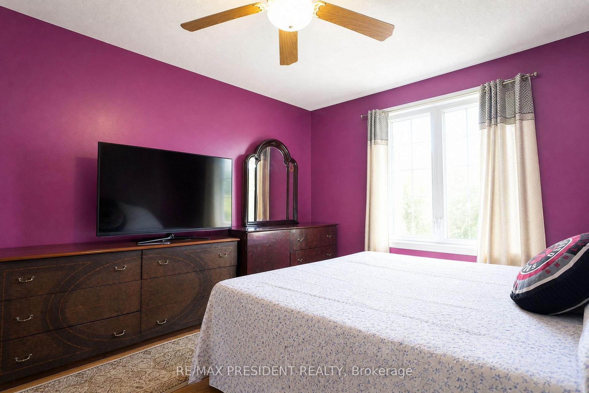Photo 18 of 29 Norbrook Crescent, Etobicoke, West Humber-Clairville — HOMEH