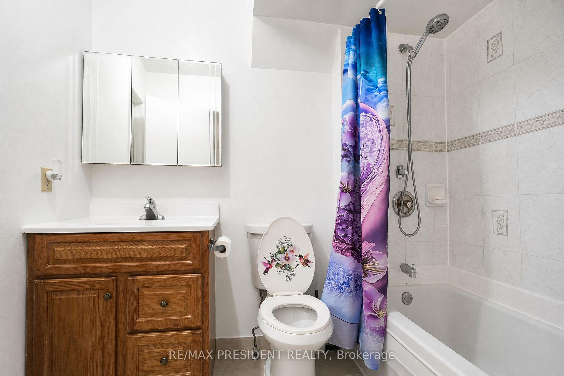 Photo 20 of 29 Norbrook Crescent, Etobicoke, West Humber-Clairville — HOMEH