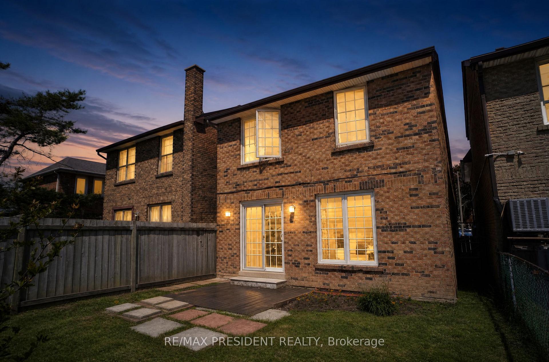 Photo 23 of 29 Norbrook Crescent, Etobicoke, West Humber-Clairville — HOMEH