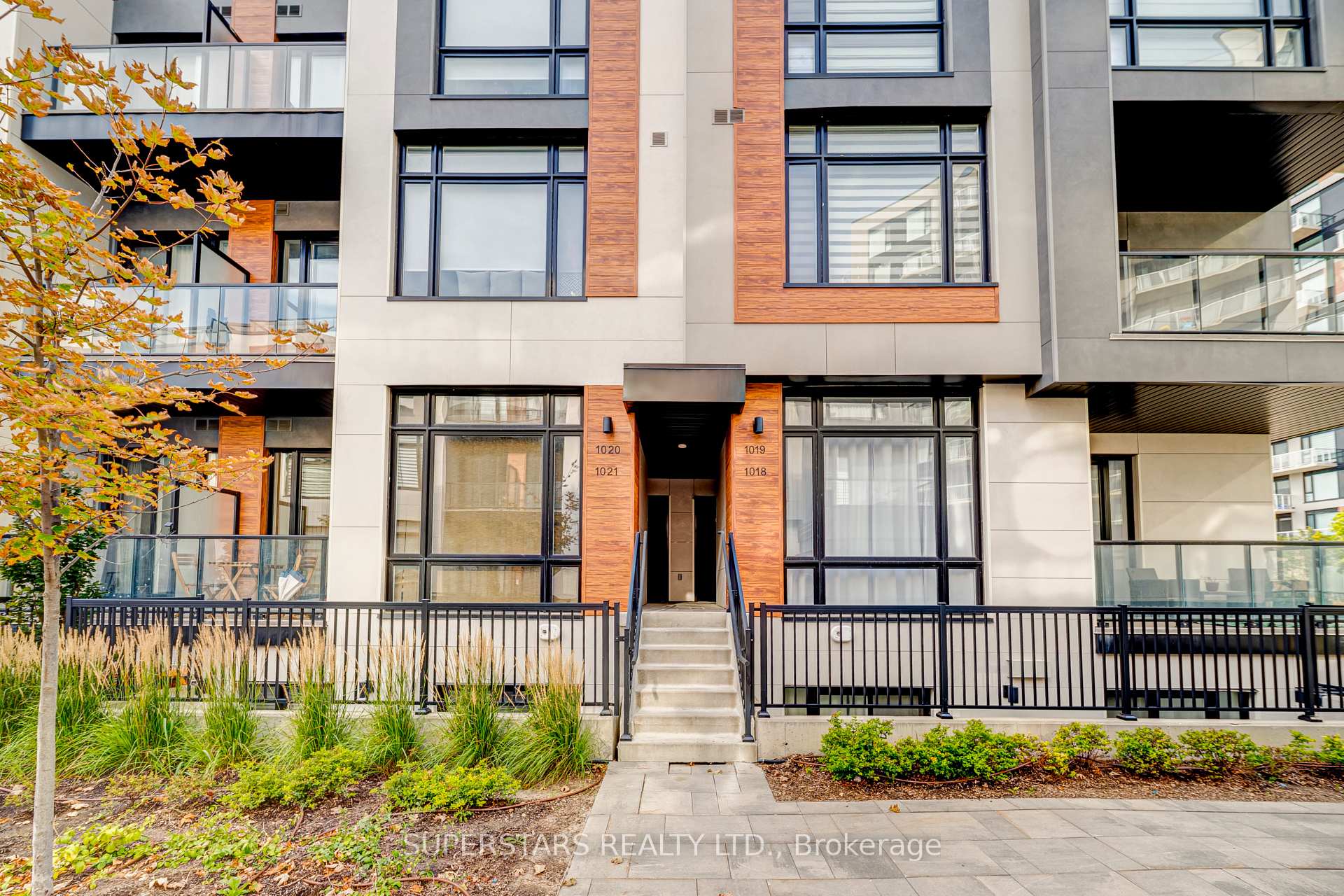 Photo 3 of Unit 1019, 14 David Eyer Road, Richmond Hill, Rural Richmond Hill — HOMEH