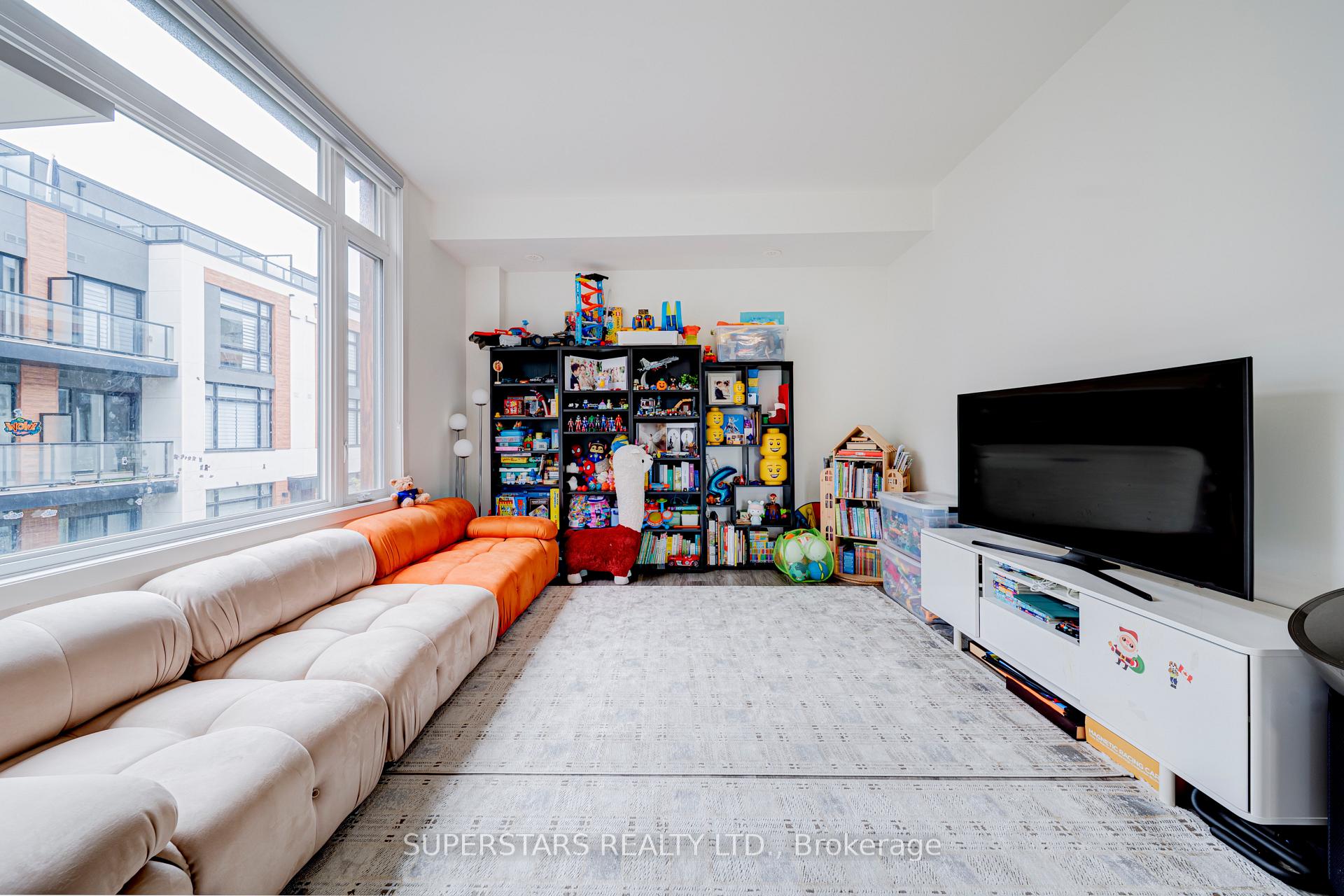 Photo 6 of Unit 1019, 14 David Eyer Road, Richmond Hill, Rural Richmond Hill — HOMEH