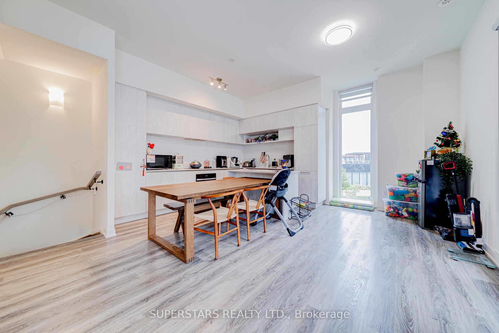 Photo 8 of Unit 1019, 14 David Eyer Road, Richmond Hill, Rural Richmond Hill — HOMEH