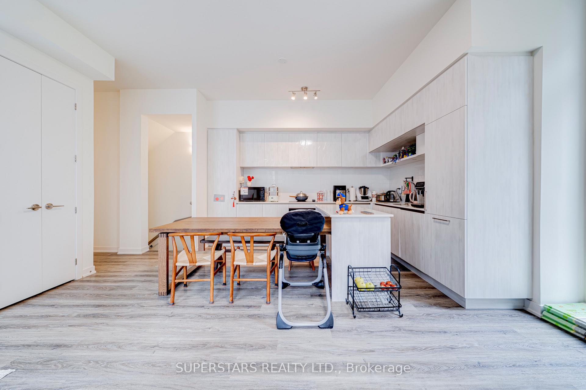 Photo 9 of Unit 1019, 14 David Eyer Road, Richmond Hill, Rural Richmond Hill — HOMEH