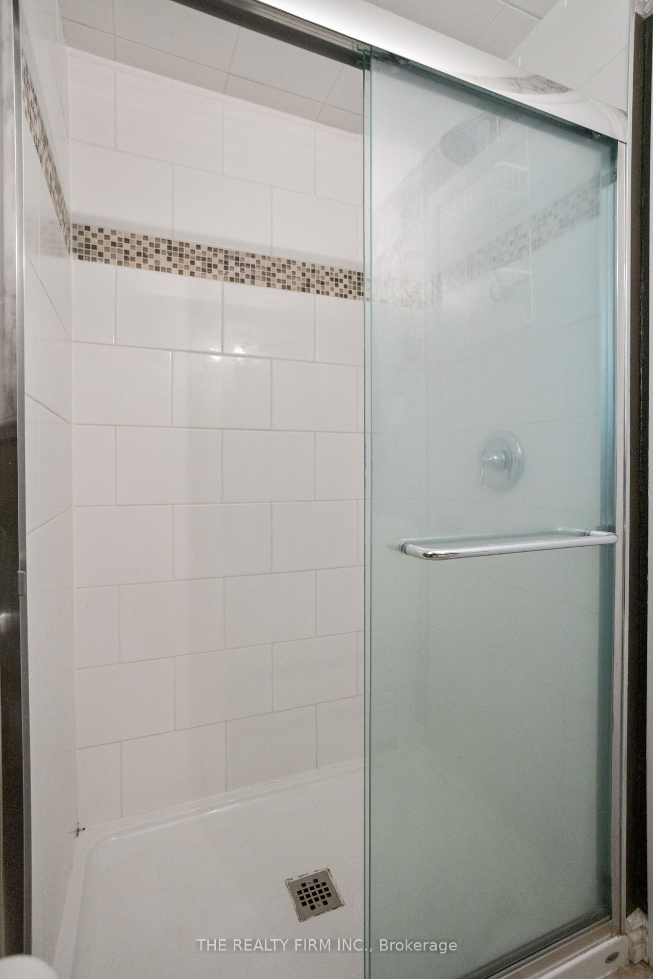 Photo 23 of 22 Milford Crescent, London, North G — HOMEH
