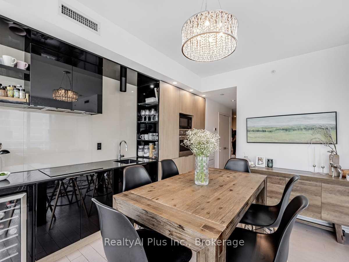 Photo 4 of Unit 3906, 70 Temperance Street, Toronto, Bay Street Corridor — HOMEH