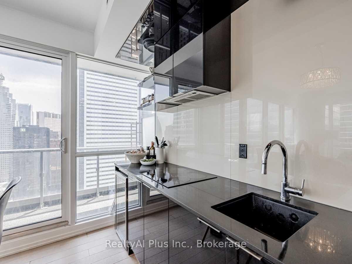 Photo 5 of Unit 3906, 70 Temperance Street, Toronto, Bay Street Corridor — HOMEH