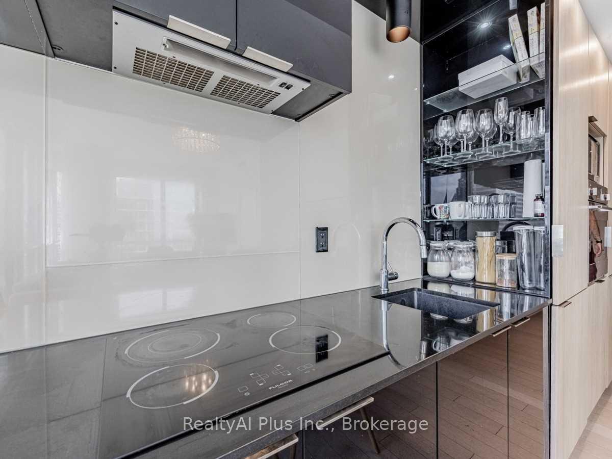 Photo 6 of Unit 3906, 70 Temperance Street, Toronto, Bay Street Corridor — HOMEH