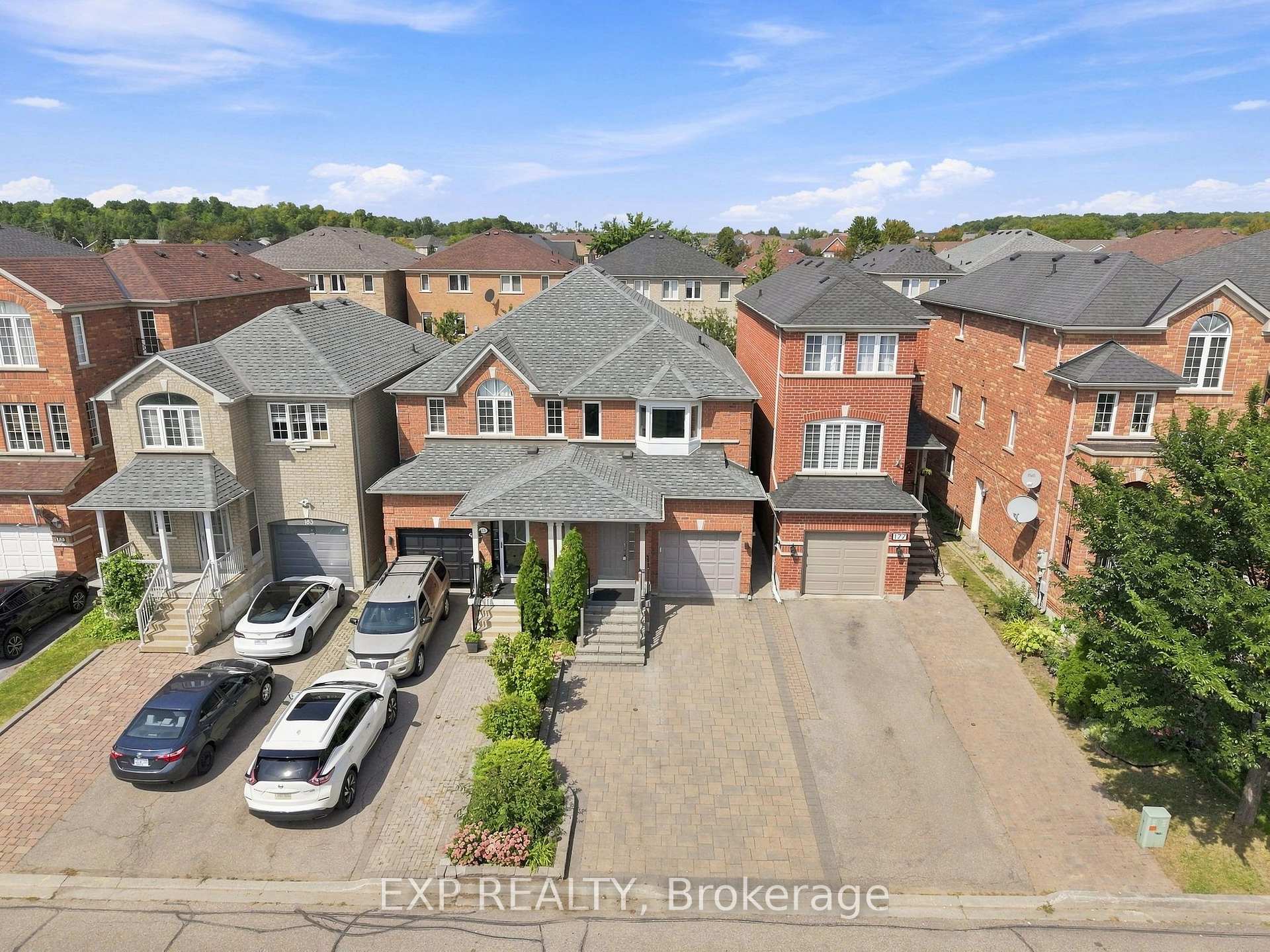 Photo 2 of 179 Sassafras Circle, Vaughan, Patterson — HOMEH