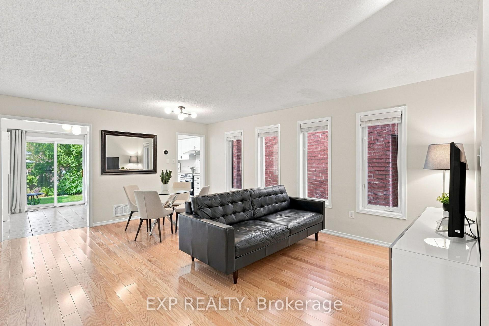 Photo 3 of 179 Sassafras Circle, Vaughan, Patterson — HOMEH